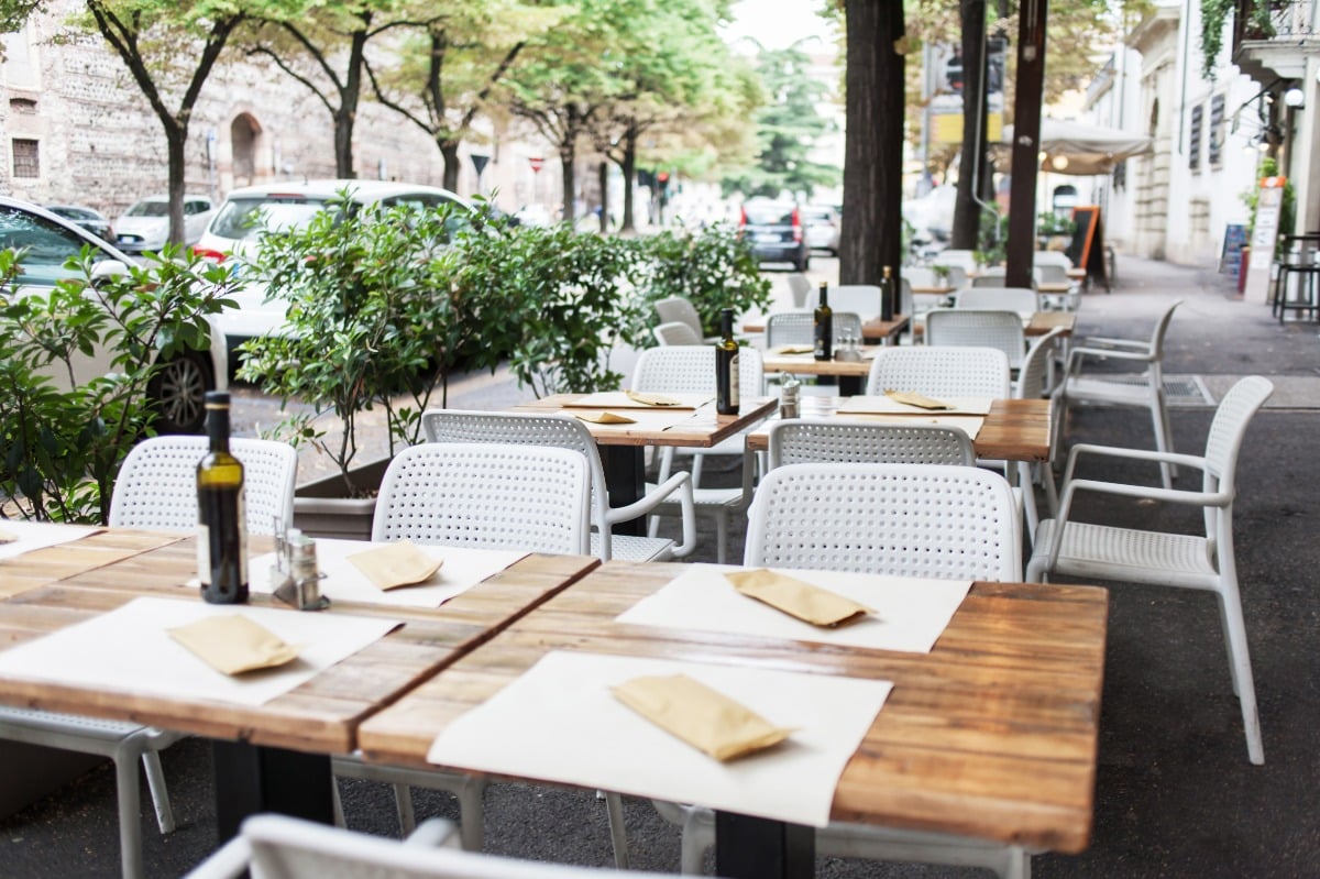 4 Delicious Chattanooga Restaurants with Outdoor Seating