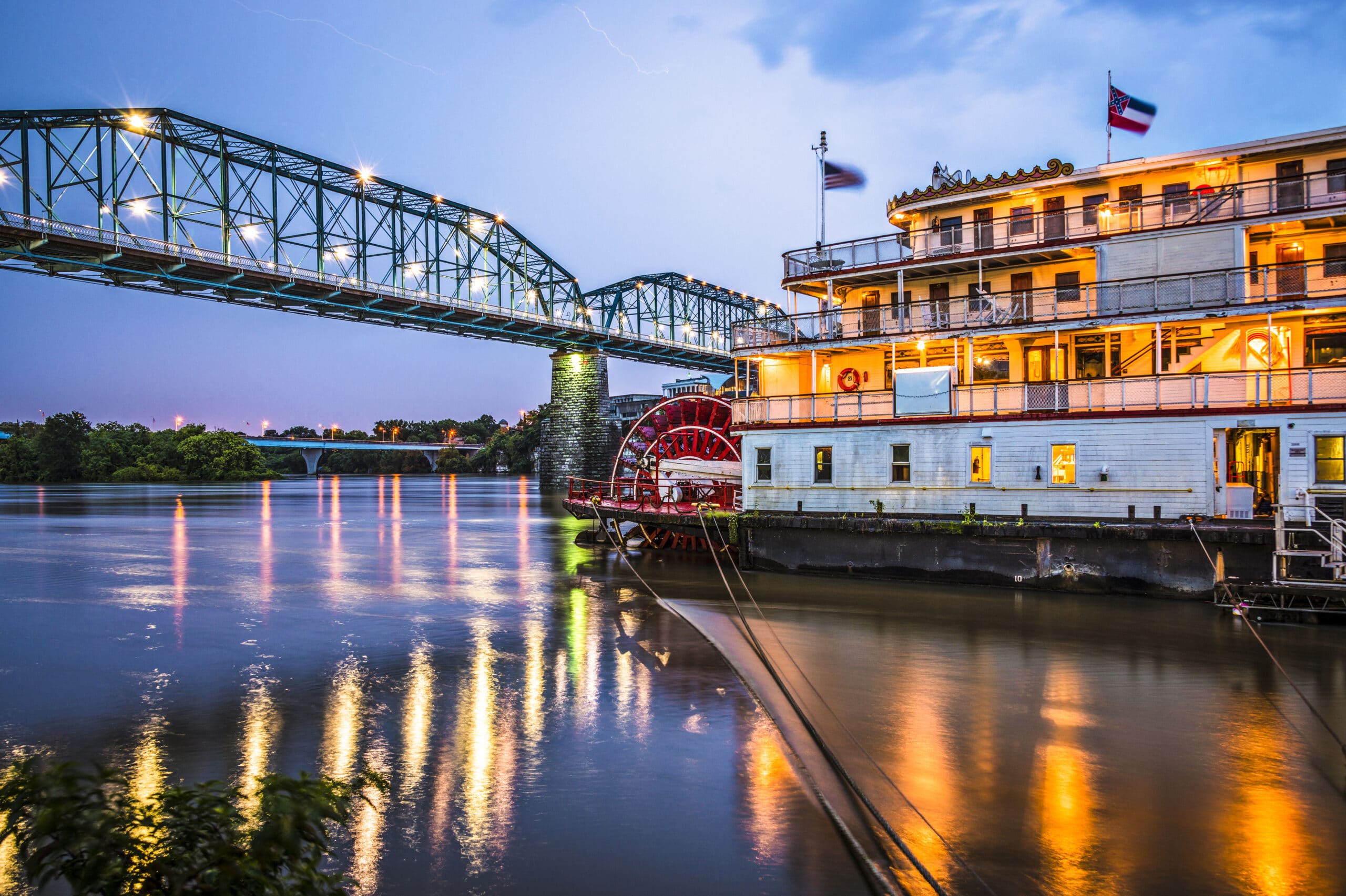 chattanooga bridge and riverboat at dusk // Chattanooga, Tennessee, USA at night on the river